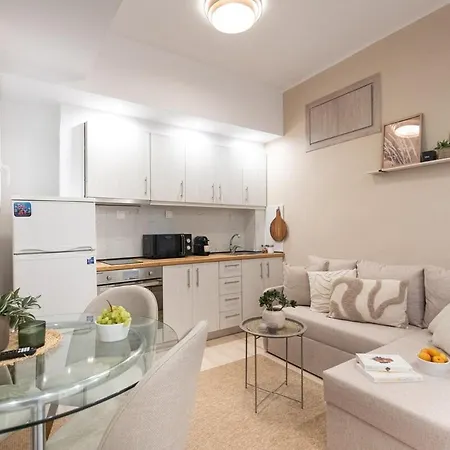 Urban Comfort - Spacious 3br Апартамент *