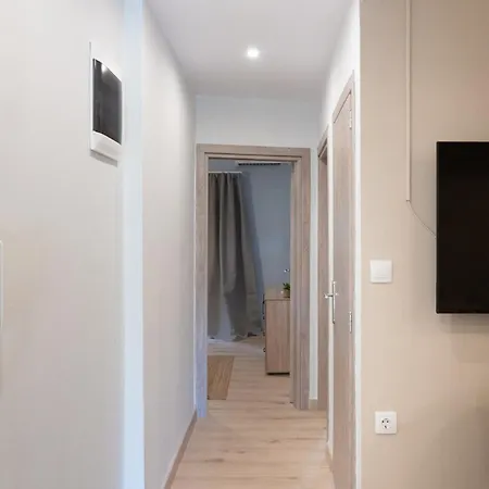 Urban Comfort - Spacious 3br Апартамент