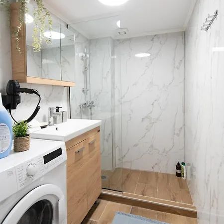 Urban Comfort - Spacious 3br Апартамент *